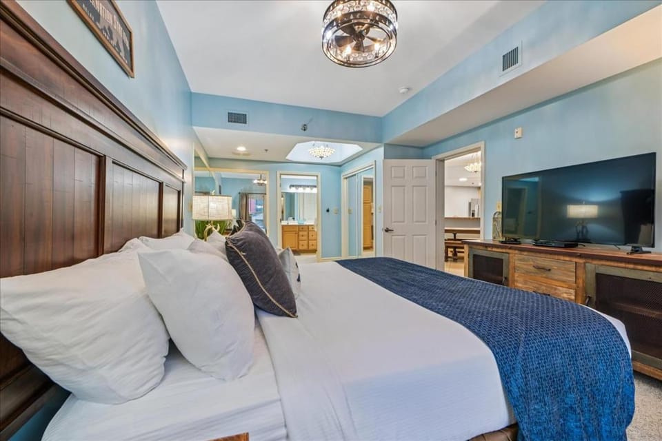 Bed, TV and multimedia, Bedroom, air conditioner