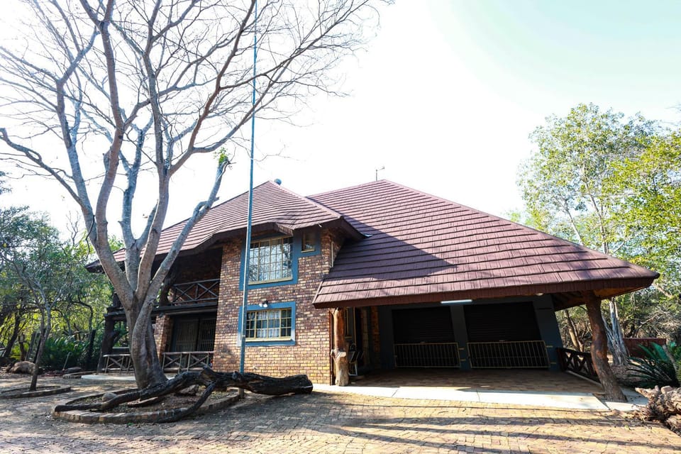 Property building, Garden, Location, Parking