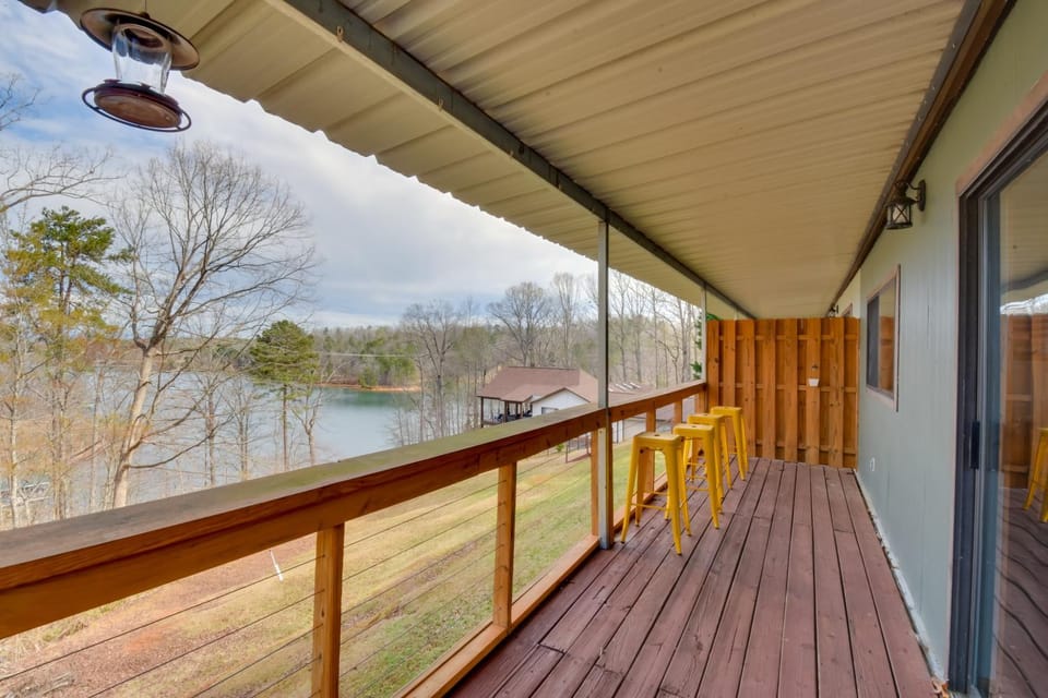 Home 11 Mi to Clemson: Lake-View Balcony & Dock! House in Lake Keowee