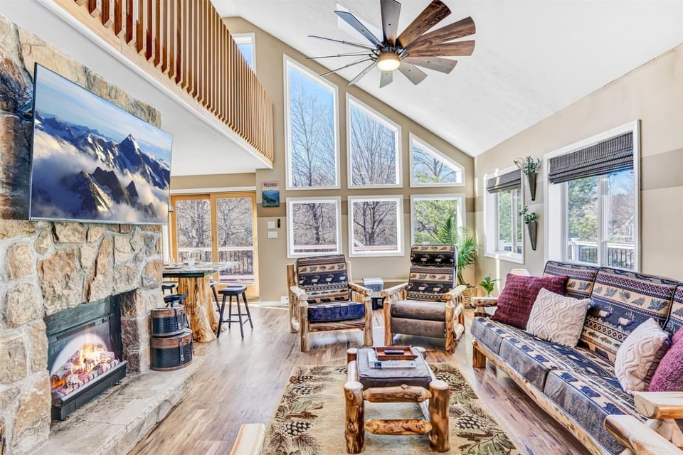 Hot TubFirepitGame RoomSleeps 12Near Lake House in Tunkhannock Township