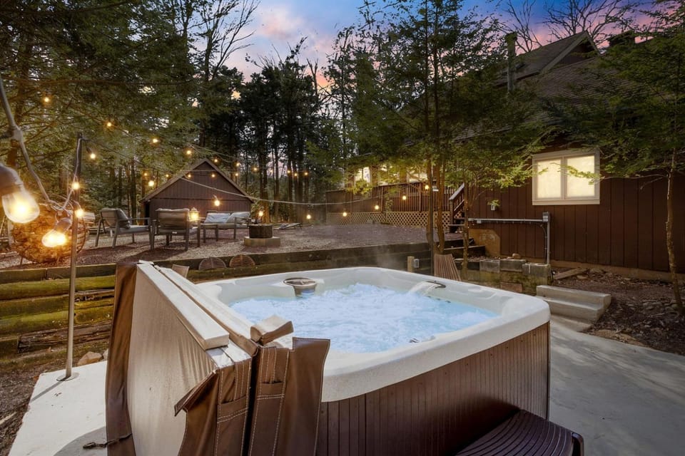 Lake Access Hot Tub Game Room King Bed House in Tunkhannock Township