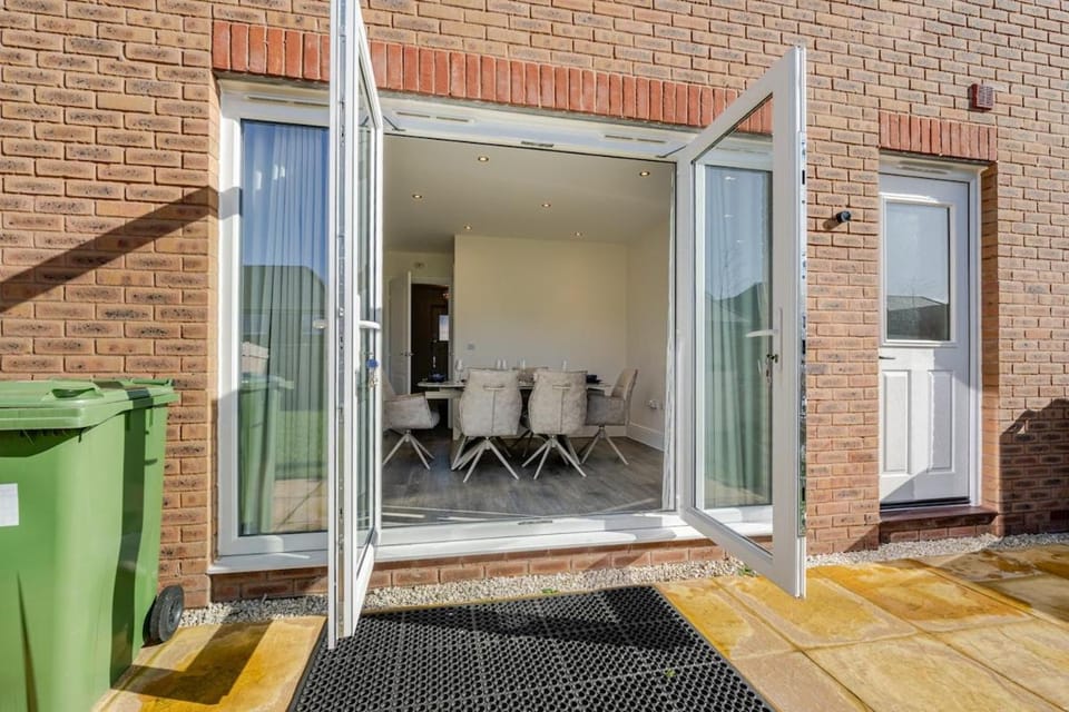 Property building, Patio, Seating area