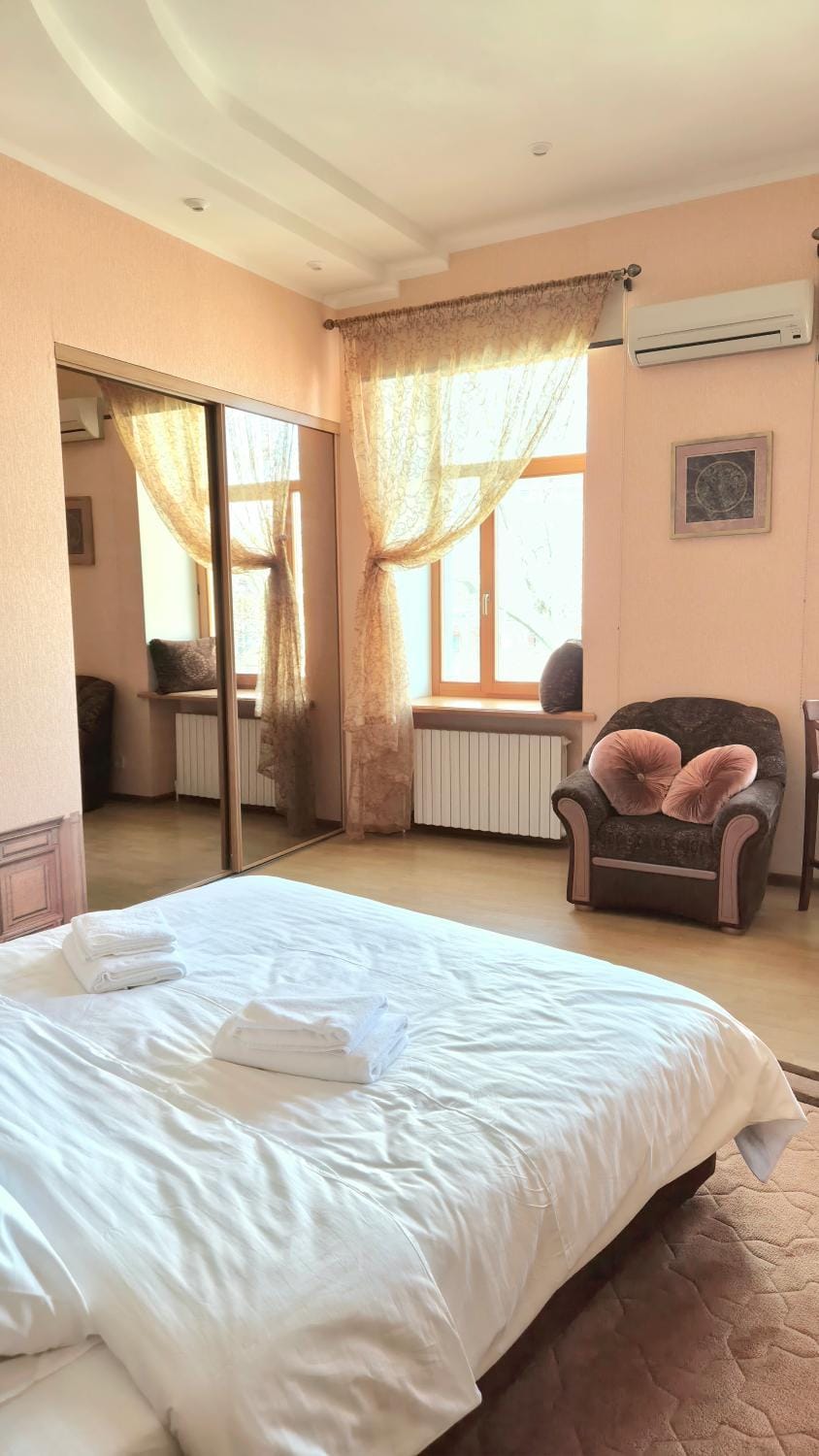 Communal lounge/ TV room, View (from property/room), Living room, Bedroom, towels