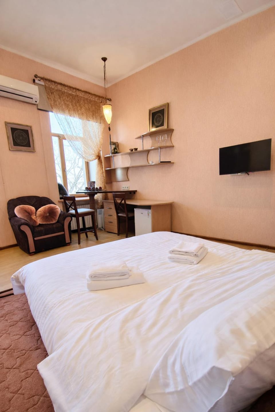 TV and multimedia, View (from property/room), Dining area, Bedroom, City view, pet friendly, air conditioner