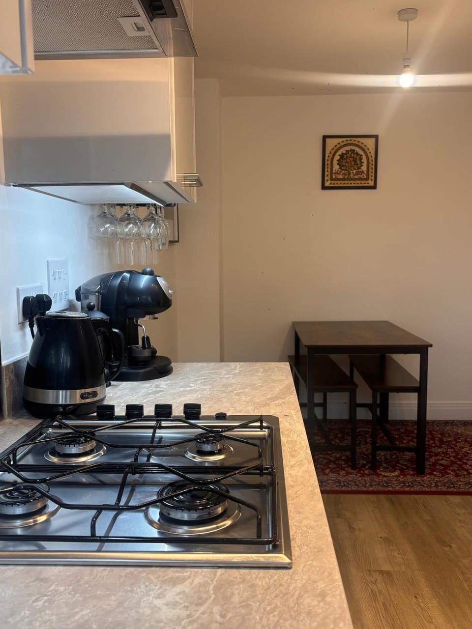 Kitchen or kitchenette, Dining area, minibar, stove