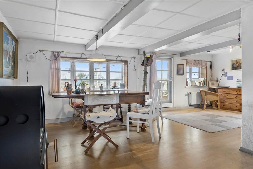 Living room, Dining area