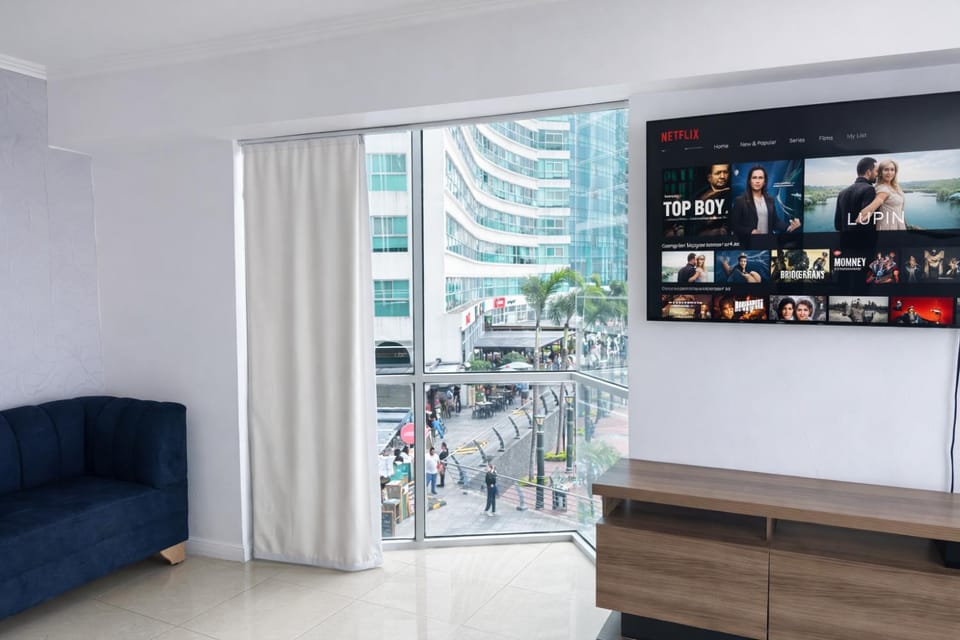Communal lounge/ TV room, TV and multimedia, Living room, Seating area, Evening entertainment