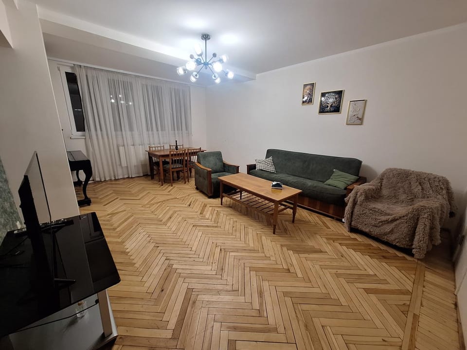 Communal lounge/ TV room, TV and multimedia, Living room, Seating area, Evening entertainment