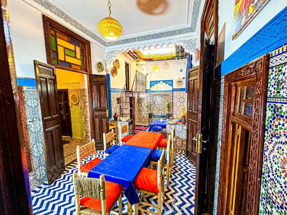 Restaurant/places to eat, Living room, Seating area