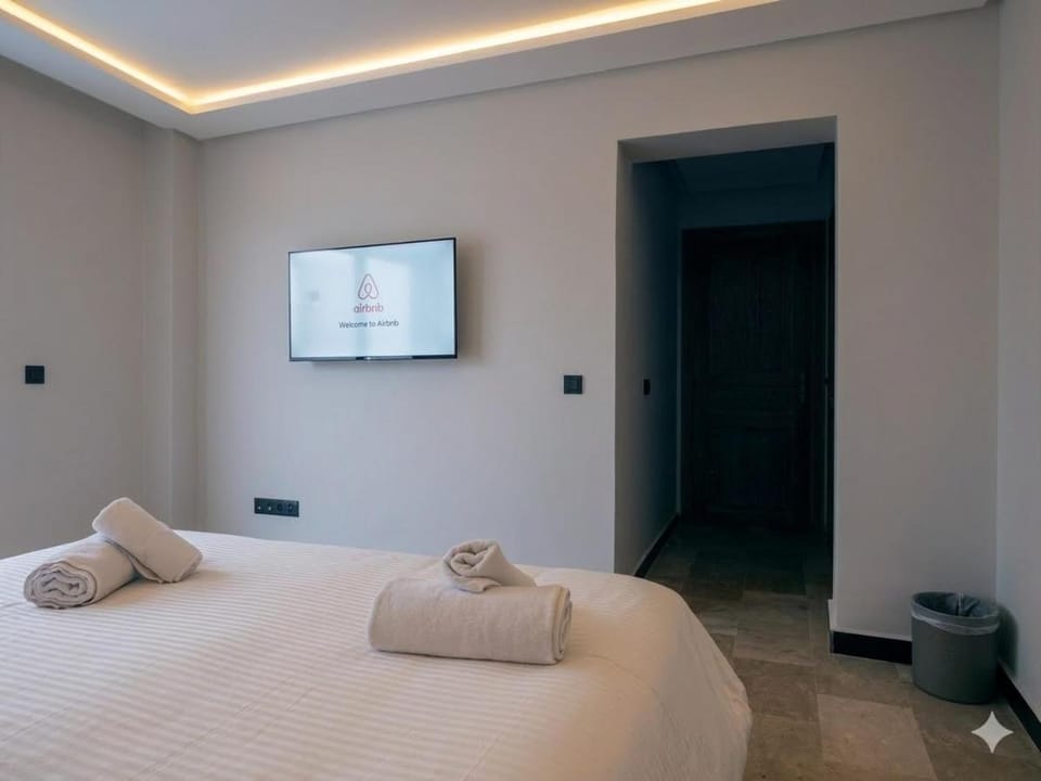 Spacious apartment with private terrace and secure parking in the heart of Casablanca Apartment in Casablanca