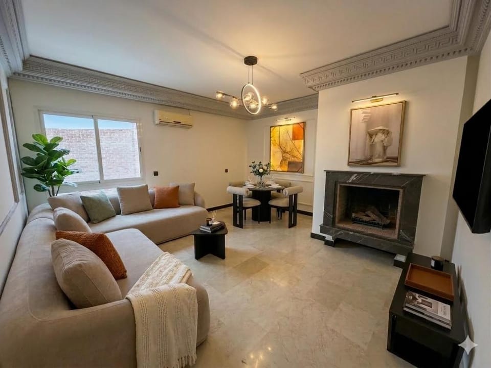 Spacious apartment with private terrace and secure parking in the heart of Casablanca Apartment in Casablanca