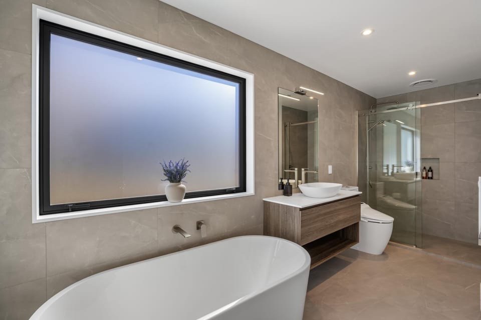 Summit Haven – Centre | 5BR New Build | 2 Spas House in Queenstown