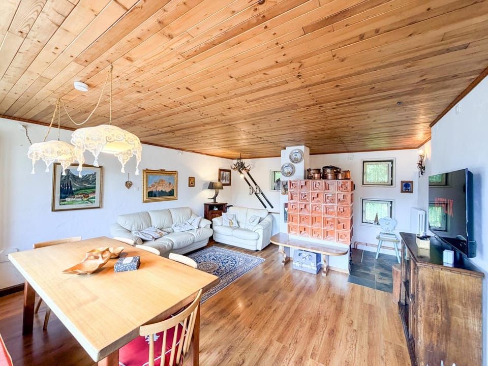Communal lounge/ TV room, TV and multimedia, Kitchen or kitchenette, Living room, Seating area, Dining area, Evening entertainment