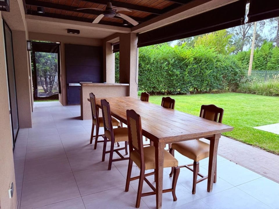 Casa con piscina en Estancias del Pilar, 3 dormitorios, jardín y parrilla House in Pilar