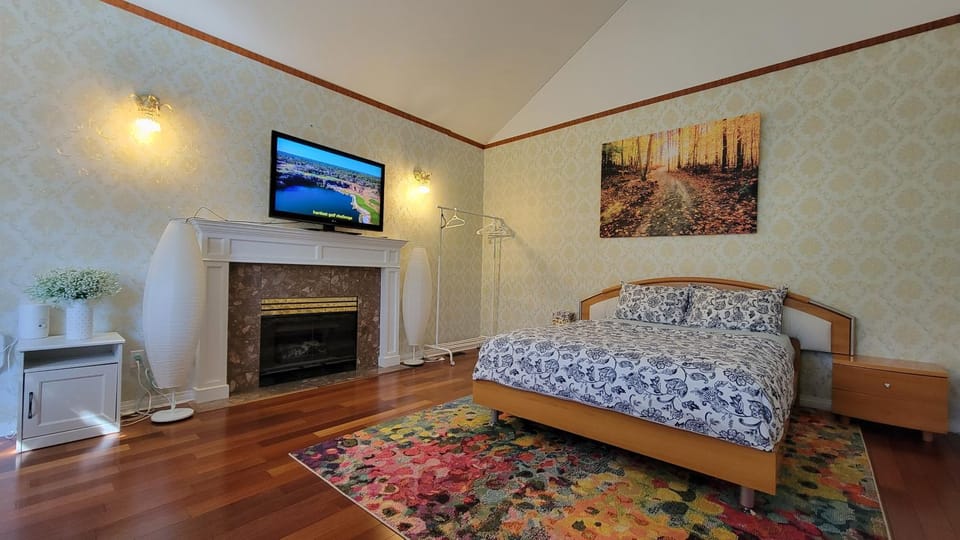 TV and multimedia, Photo of the whole room, Bedroom