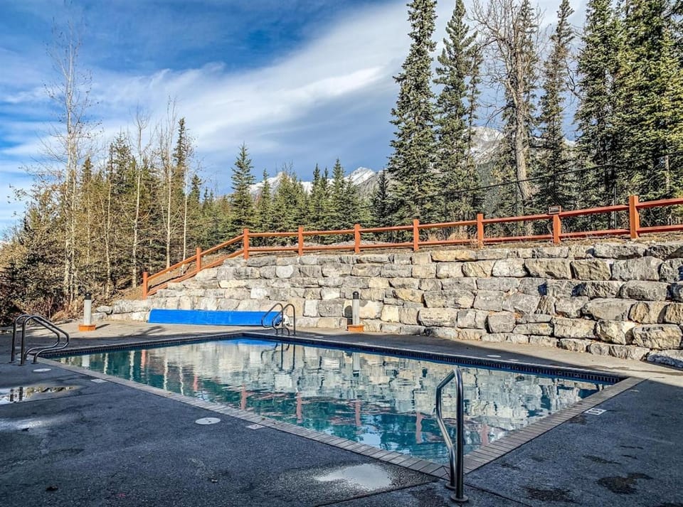Mountain view, Pool view, Swimming pool