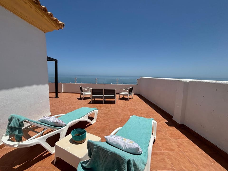 View (from property/room), Balcony/Terrace, sunbed