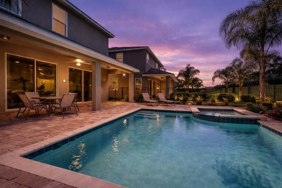 Heated pool, Outdoor Projector & Large Kitchen House in Four Corners