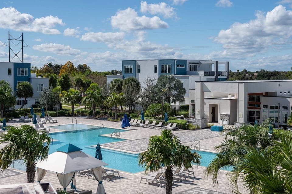 Two-story luxury condo near Disney Apartment in Four Corners