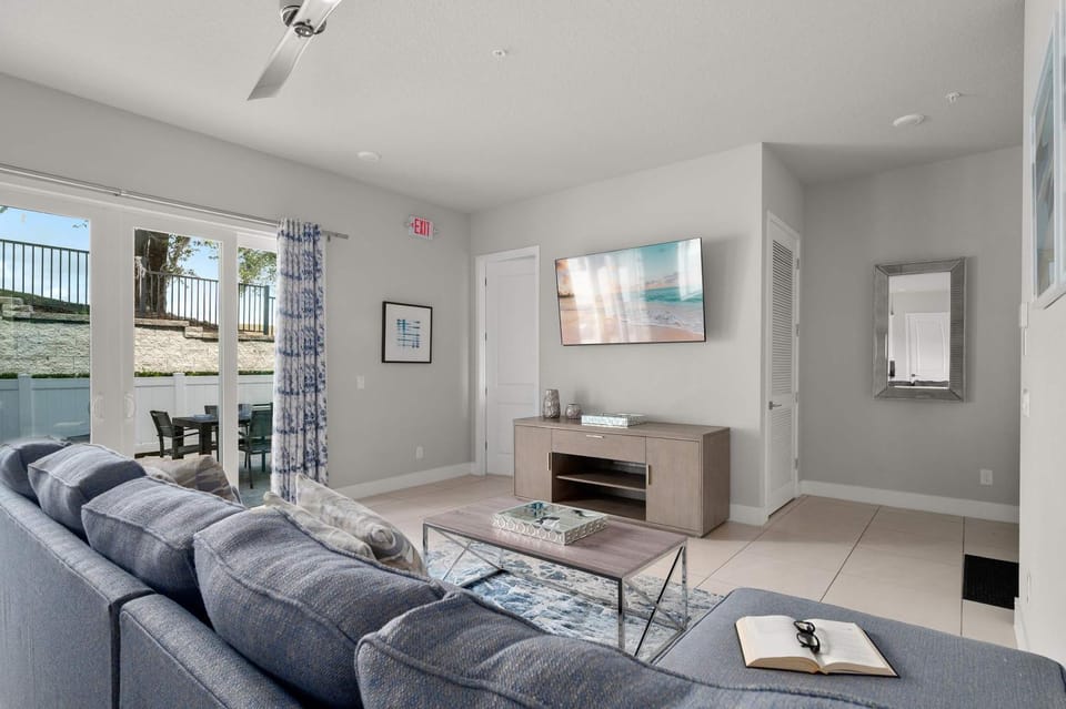 Two-story luxury condo near Disney with pool Apartment in Four Corners