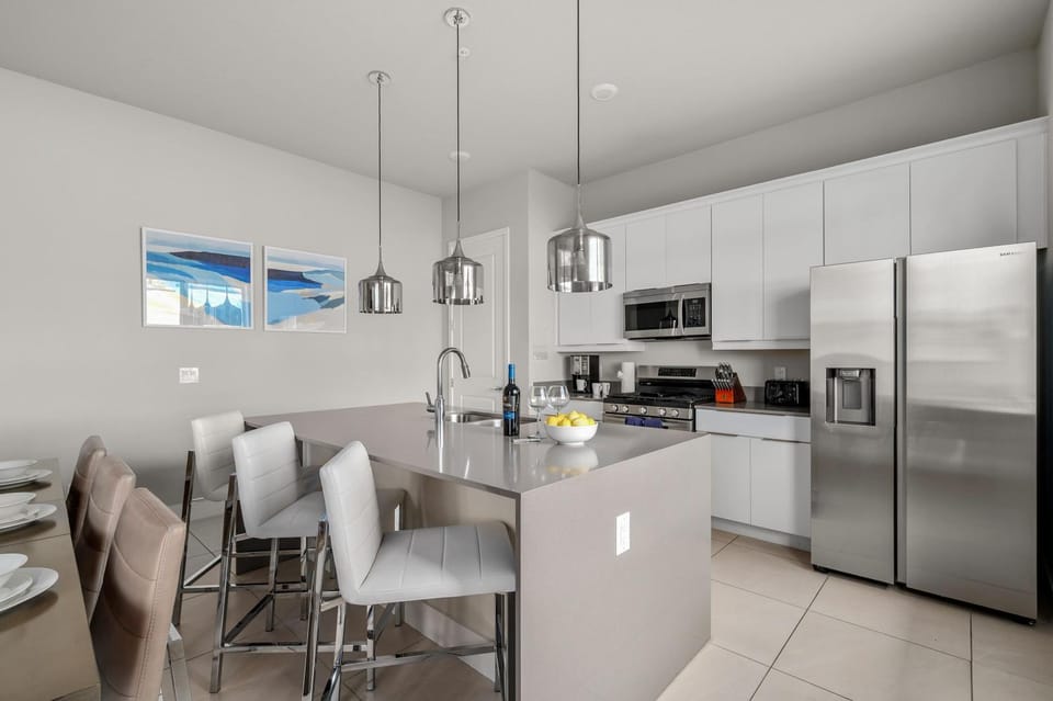 Two-story luxury condo near Disney with pool Apartment in Osceola County