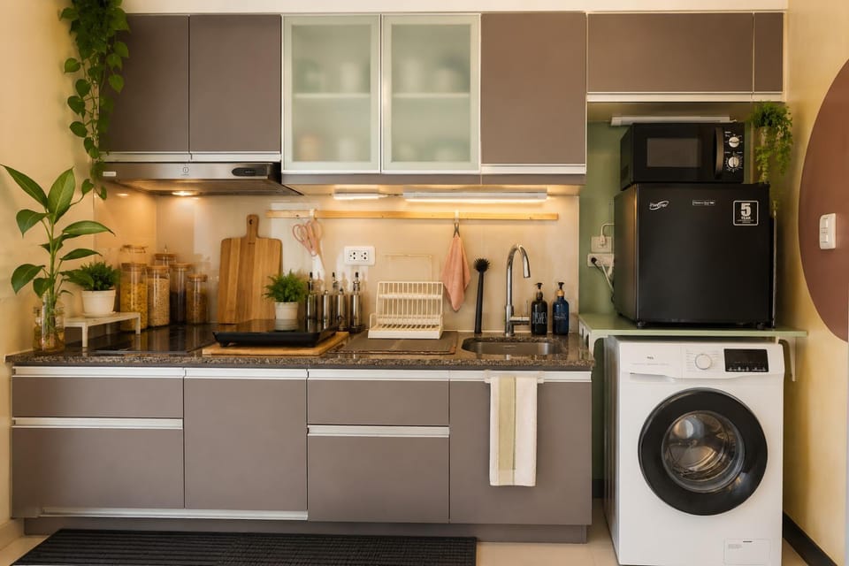 Coffee/tea facilities, Kitchen or kitchenette, minibar, oven, pet friendly, stove, washing machine