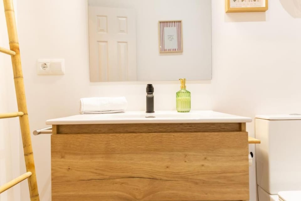 Stylish Studio I AC I Plaza Merced 2min I Center Apartment in Malaga