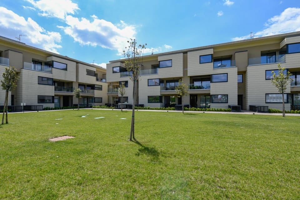 Property building, Spring, Day, Natural landscape, Garden, Garden view