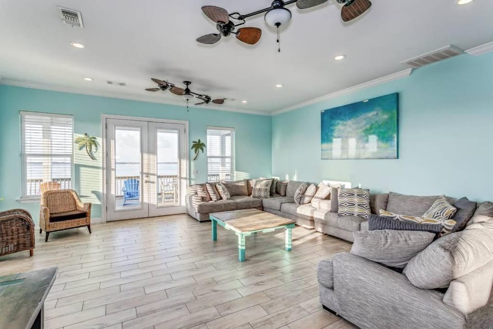 Baywatch Beach House House in Pensacola Beach