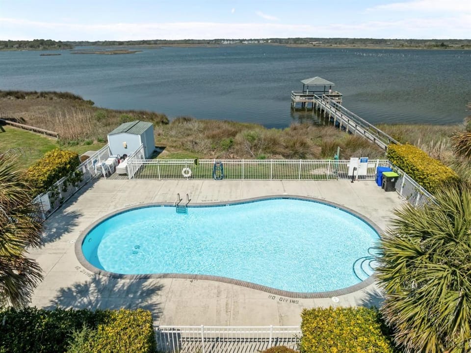 Sea Star Beach, Sound Views, Pool, Kayaks, Bikes Apartment in North Topsail Beach