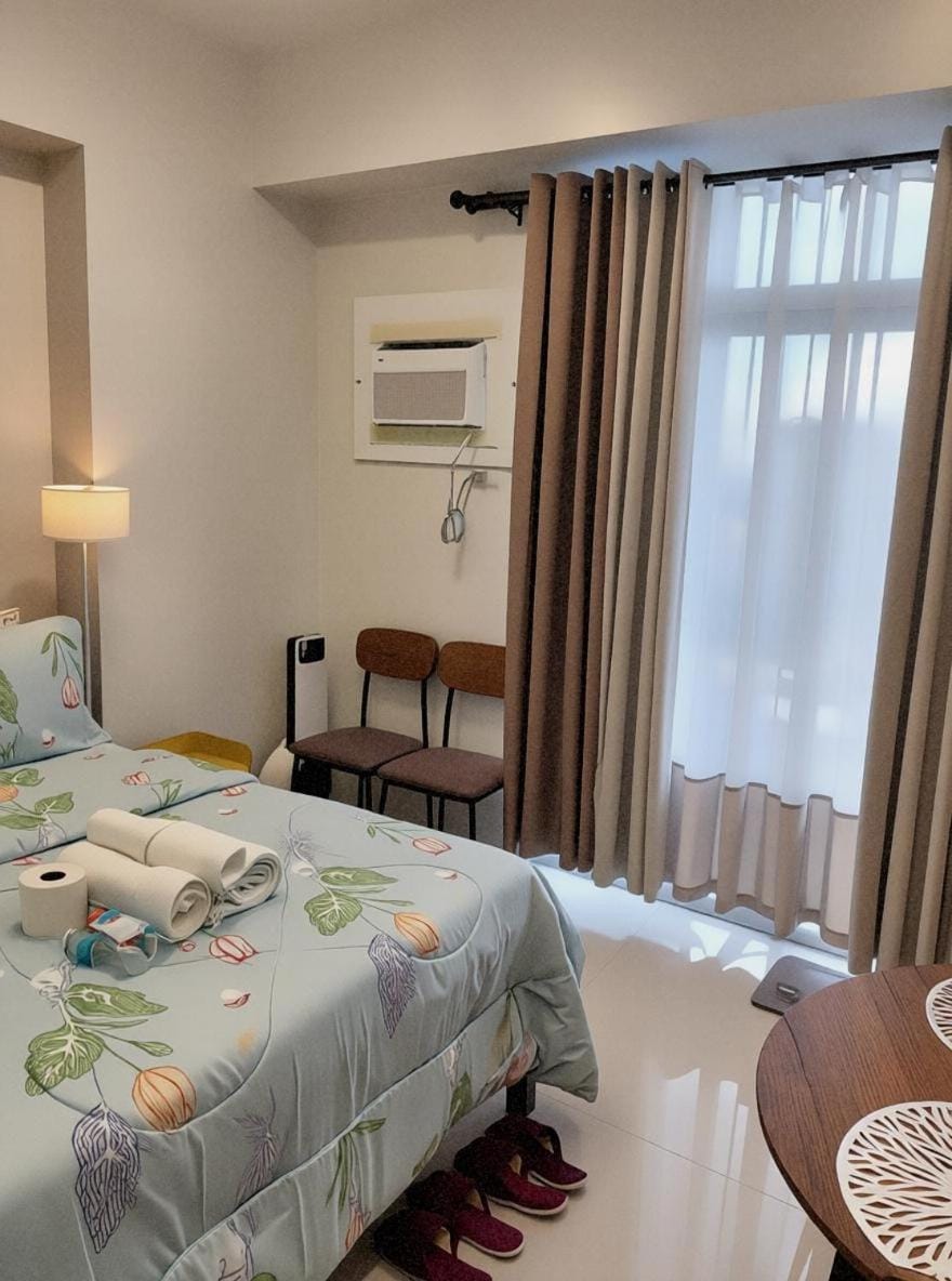 Chic Cebu Staycation - Studio Balcony with FREE WiFi and Neflix #BC6707 Apartment in Cebu City