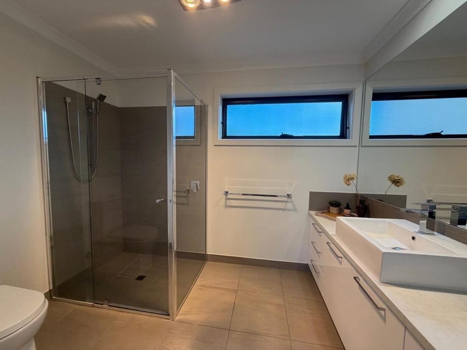 Corner House - Walk to Waterfront & CBD House in Geelong