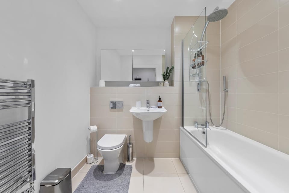 Shower, Toilet, Bathroom, Bath, towels