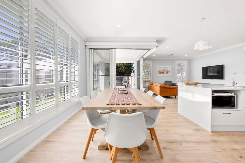 Barefoot Bay House - 10 Mins Walk to the Bay House in Callala Bay