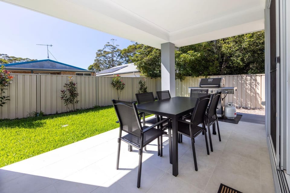 Barefoot Bay House - 10 Mins Walk to the Bay House in Callala Bay
