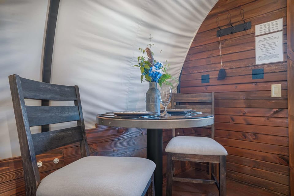 Lovers Wagon Hiking Trails Pickleball Fire Pit House in Ozark Mountains