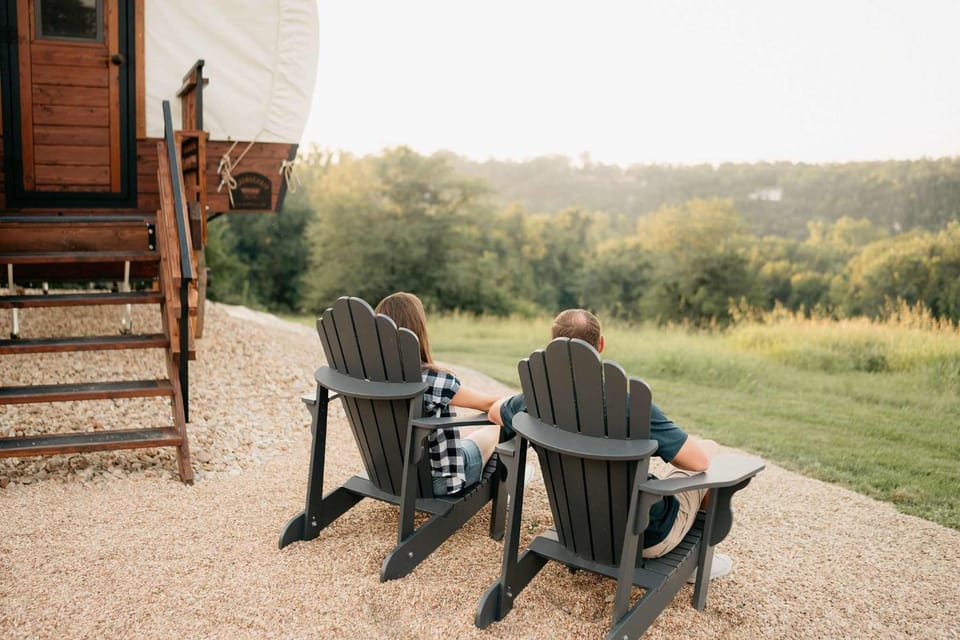Lovers Wagon Hiking Trails Pickleball Fire Pit House in Ozark Mountains