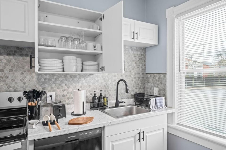 Kitchen or kitchenette, kitchen, kitchen