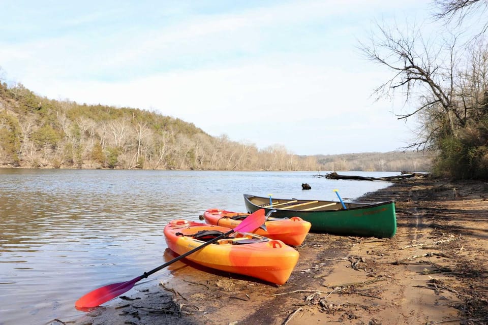Romantic Wagon Escape Lake Access & Pickleball House in Ozark Mountains
