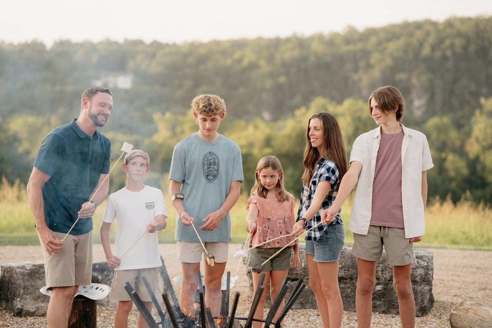 Lakeside Wagon Kayaks BBQ Fishing Pickleball House in Ozark Mountains
