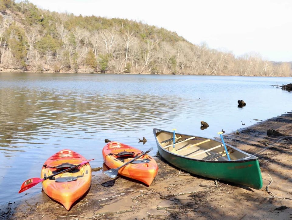 Lakeside Wagon Kayaks BBQ Fishing Pickleball House in Ozark Mountains