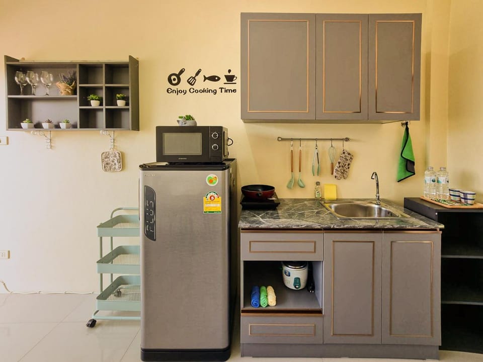 minibar, stove, kitchen