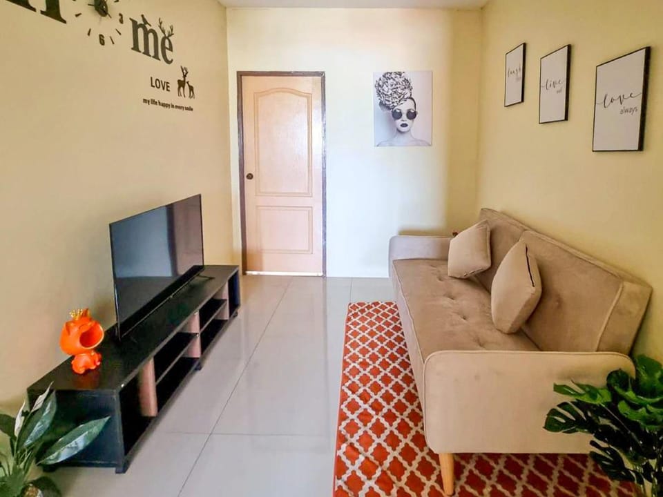 Communal lounge/ TV room, TV and multimedia, Living room, Seating area