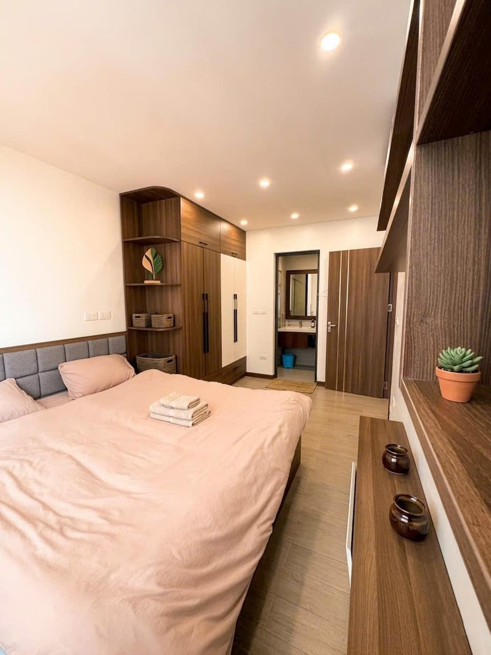 Shower, Toilet, Bed, Bathroom, Bedroom, wardrobe