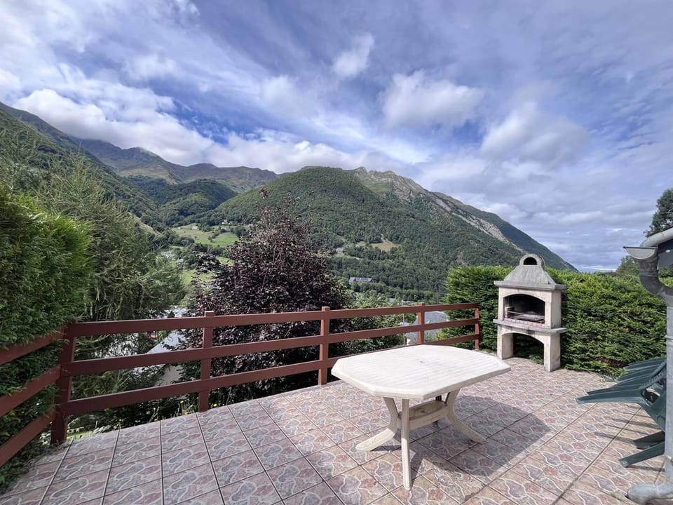 Duplex à Cauterets: terrasse, barbecue, 2 ch - FR-1-812-89 Apartment in Cauterets
