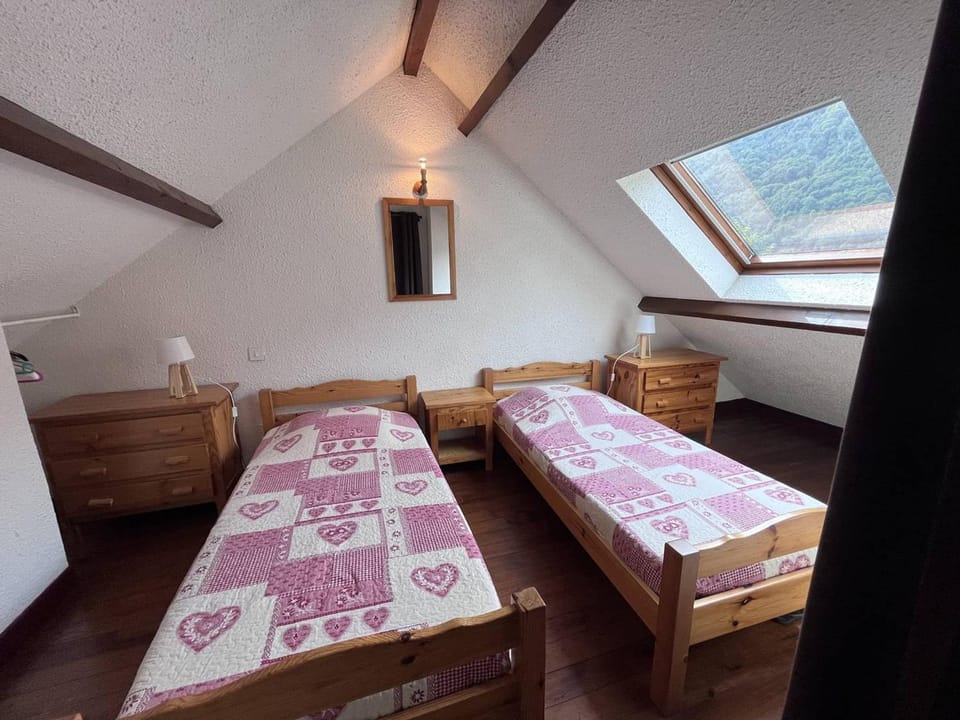 Duplex à Cauterets: terrasse, barbecue, 2 ch - FR-1-812-89 Apartment in Cauterets