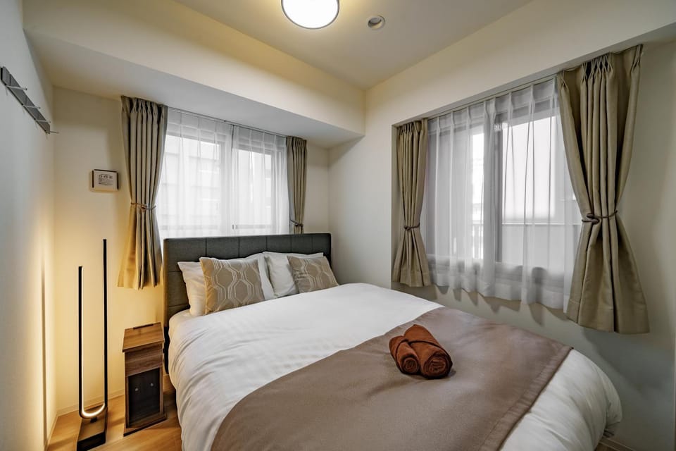Bed, Bedroom, towels