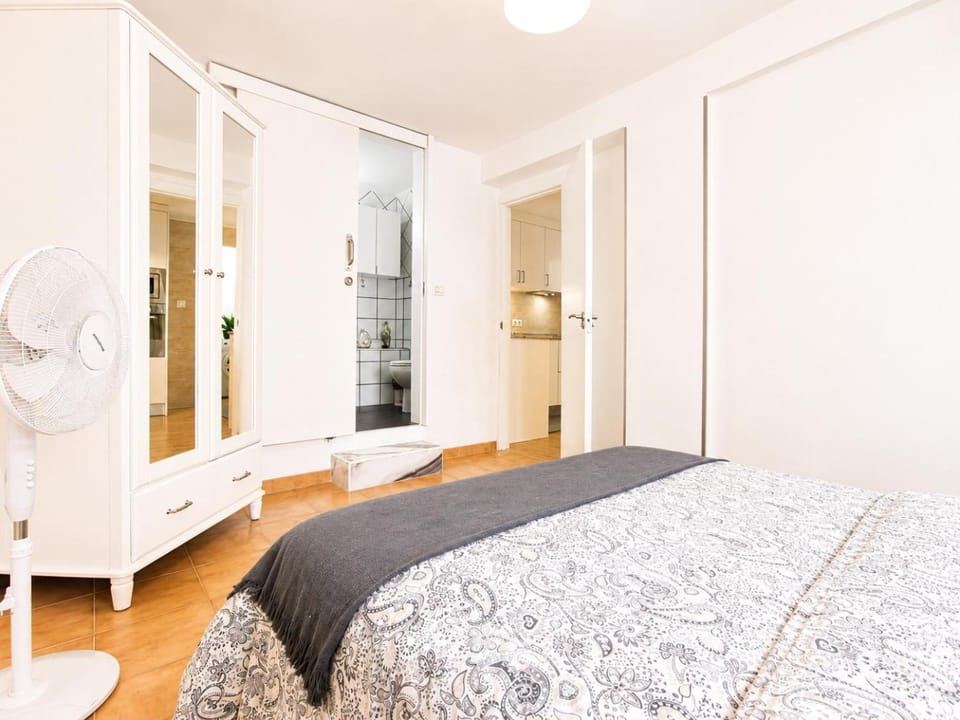 Bed, Photo of the whole room, Bedroom, wardrobe