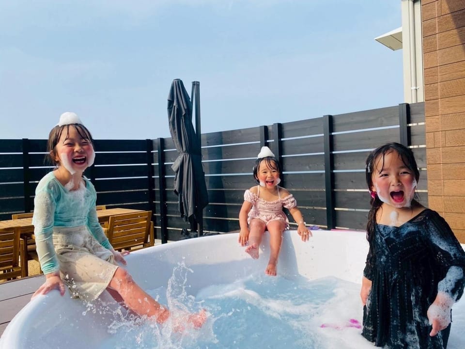 Hot Tub, Hot Tub