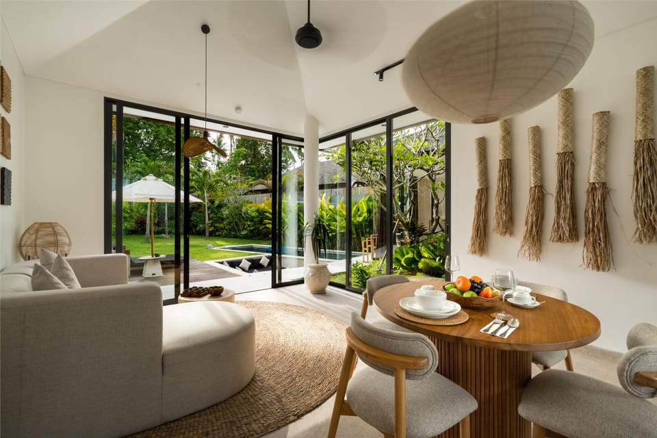 Living room, Seating area, Dining area